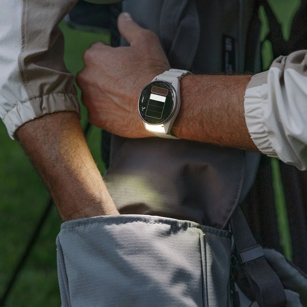 Garmin Approach S72 health, wellness and flashlight features